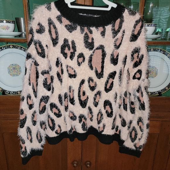 MinkPink eyelash leopard print sweater. S - Picture 2 of 5